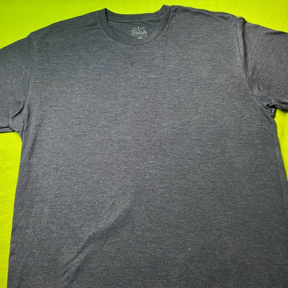 Fresh clean threads, dark gray T-shirt “marks very comfortable” *AS IS * - Picture 1 of 2